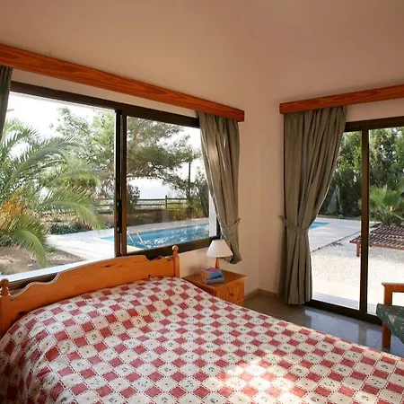 Z & X Holiday Villas Hotel 4*
