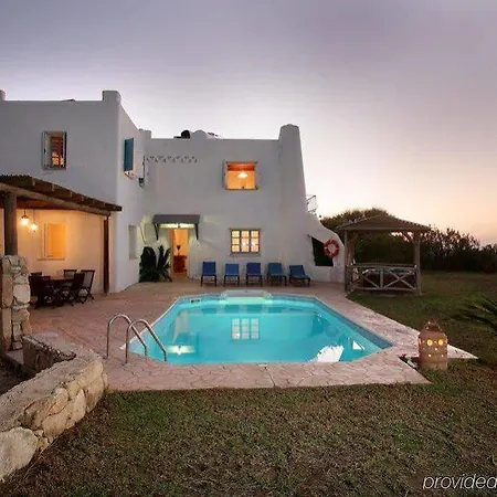 Готель Z & X Holiday Villas 4*