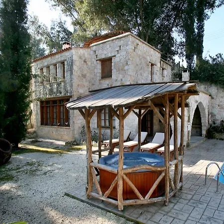 Z & X Holiday Villas 4*